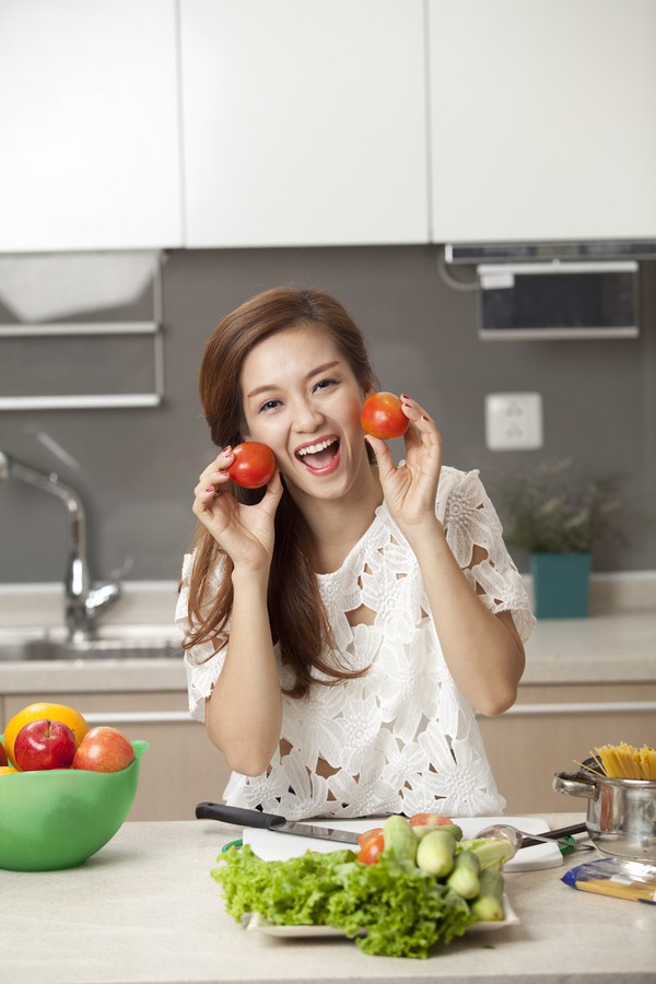 Đinh Hương khoe eo thon trong ph&ograve;ng tập 6