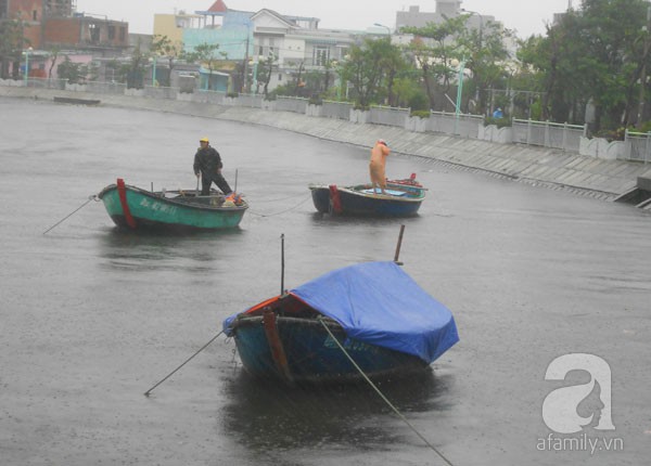 Người Đà Nẵng vẫn "trực chiến" với bão Haiyan 5