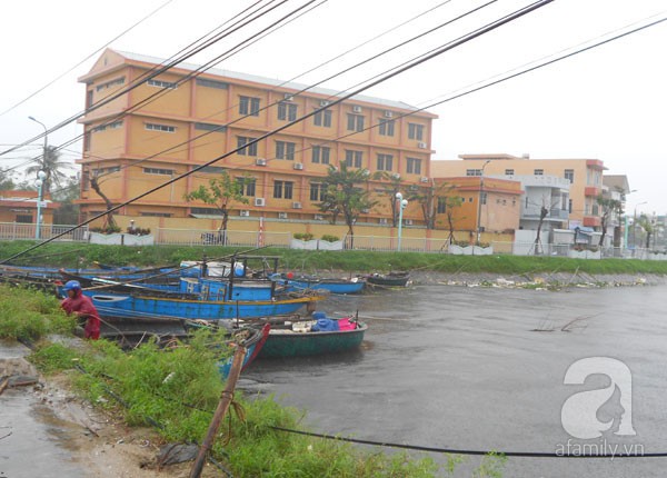 Người Đà Nẵng vẫn "trực chiến" với bão Haiyan 6