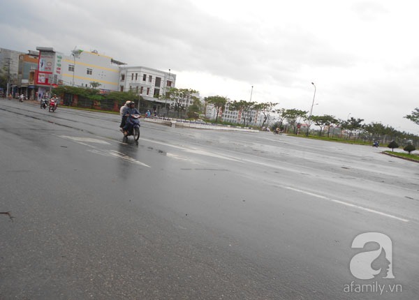 Đà Nẵng: Trời mưa to, gió mạnh, đường xá vắng vẻ 3