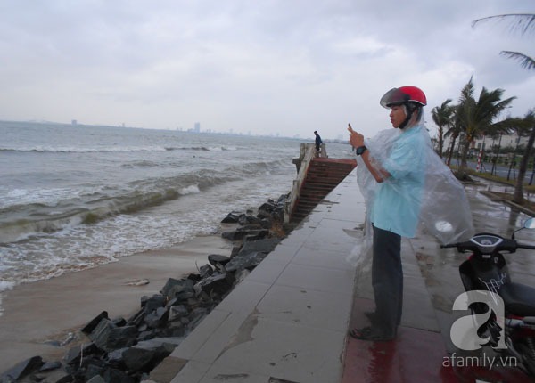 Đà Nẵng: Trời mưa to, gió mạnh, đường xá vắng vẻ 16