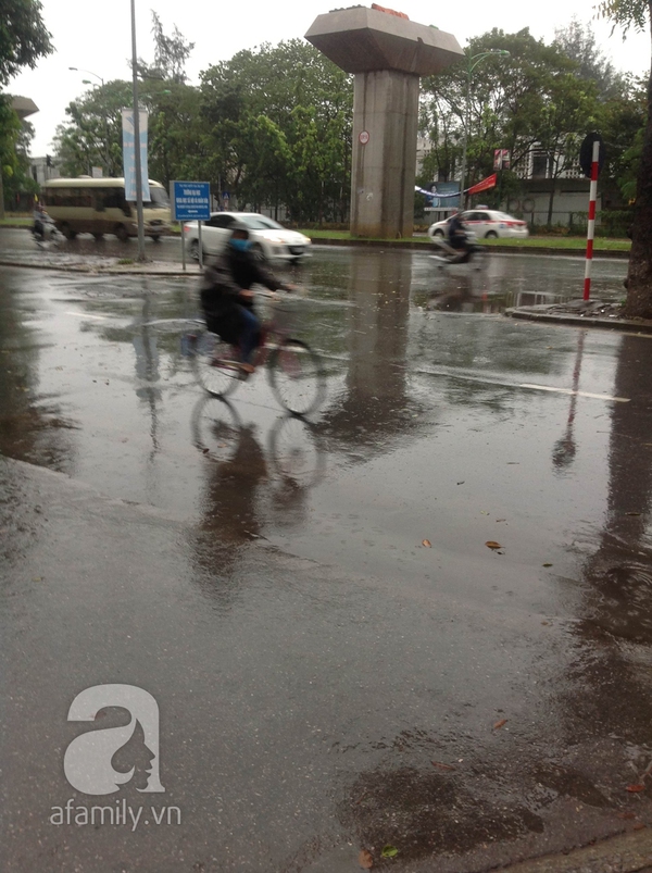 Hà Nội mưa đã ngớt, trường học đóng cửa im lìm 14