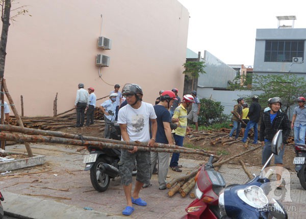 Người Đà Nẵng hối hả đi rút tiền, mua đồ tích trữ để đối phó với siêu bão Haiyan 14