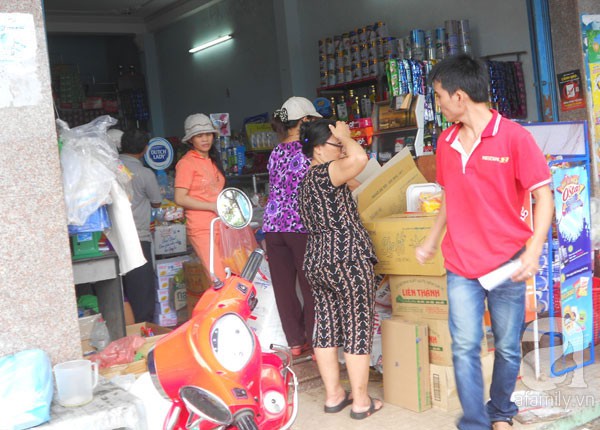 Người Đà Nẵng hối hả đi rút tiền, mua đồ tích trữ để đối phó với siêu bão Haiyan 20