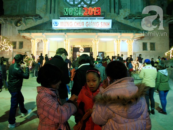 Nhiều tụ điểm vui chơi Hà Nội - Sài Gòn quá tải người dịp Giáng Sinh 33