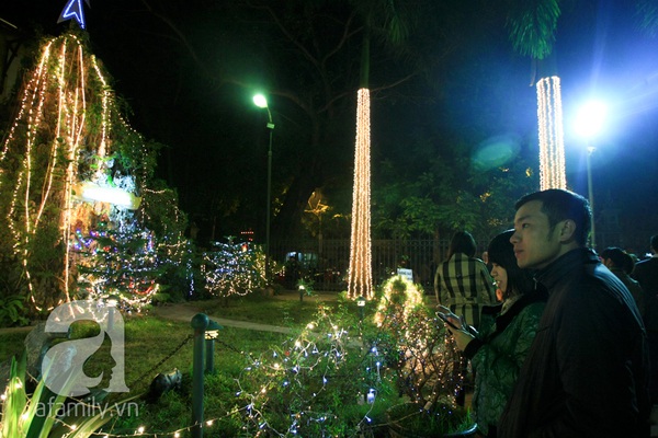 Nhiều tụ điểm vui chơi Hà Nội - Sài Gòn quá tải người dịp Giáng Sinh 34