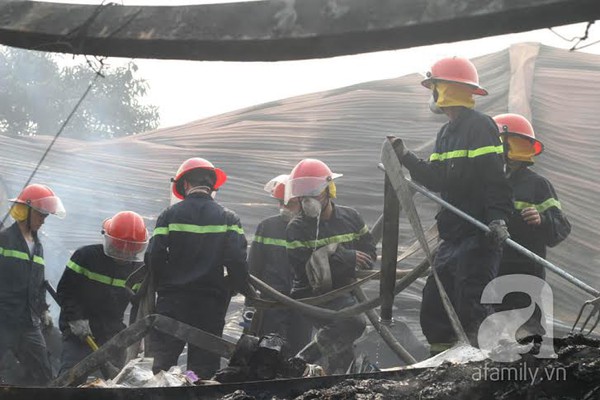 Hà Nội: Cháy kho hàng Tết trên đường Hồng Hà phát hiện nhiều pháo hoa lậu 2