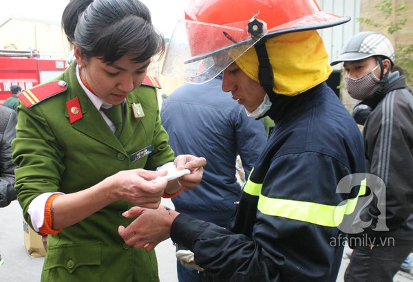 Cháy cực lớn tại khu nhà kho rộng cả nghìn mét vuông trên đường Vạn Phúc - Hà Đông 13