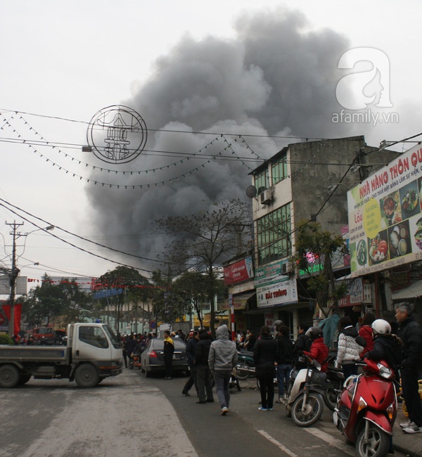 Cháy cực lớn tại khu nhà kho rộng cả nghìn mét vuông trên đường Vạn Phúc - Hà Đông 16