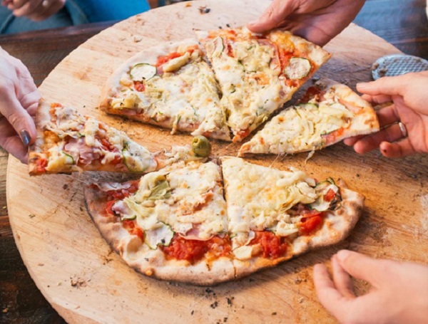 cap-duong-cho-vo-cu-bang-pizza