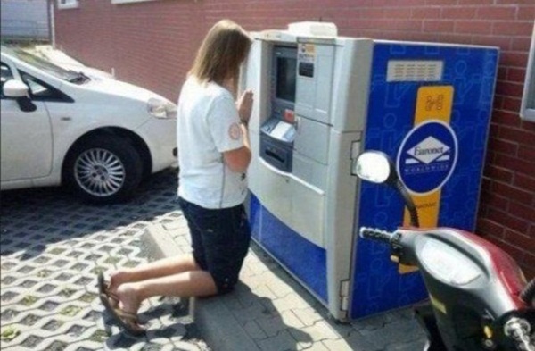 hinh-anh-tai-ATM
