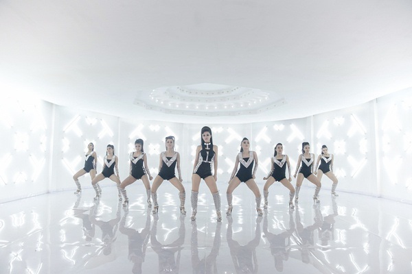 Đ&ocirc;ng Nhi gợi cảm trong MV 