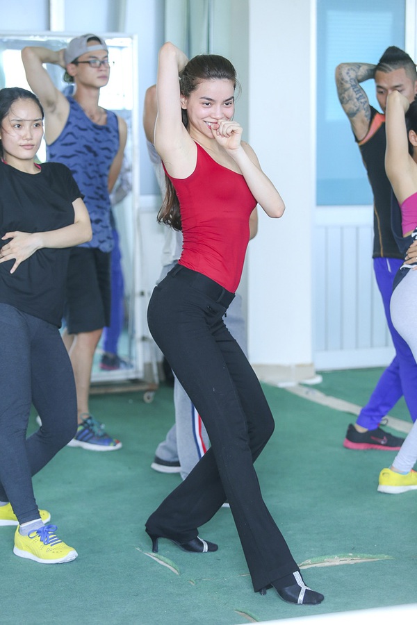 Hồ Ngọc Hà tập luyện cùng biên đạo múa của Britney Spears 9