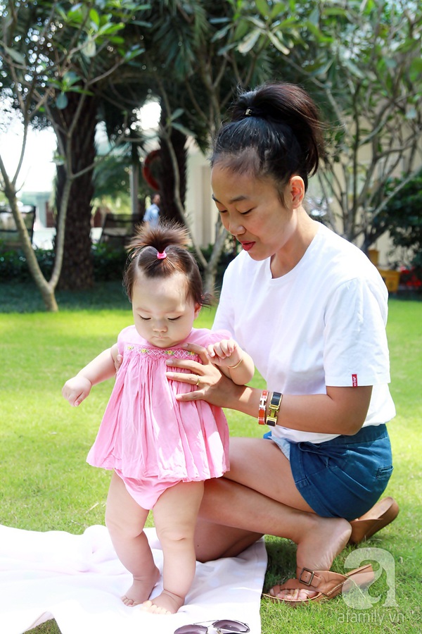 Những khoảnh khắc đẹp tự nhiên của Đoan Trang và con gái cưng 7