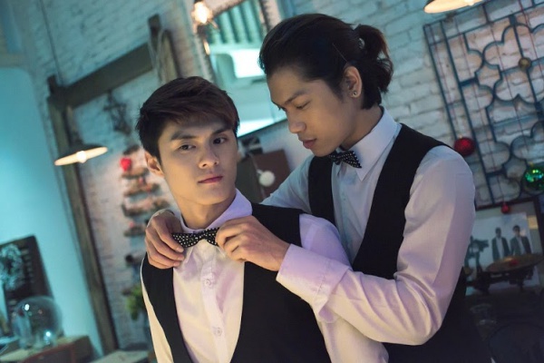 Lâm Vinh Hải hôn thắm thiết bạn đồng giới ngày ra mắt phim 2