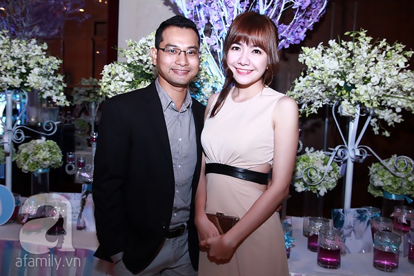 Vân Trang đưa người yêu điển trai tới dự tiệc cưới Lê Khánh 13