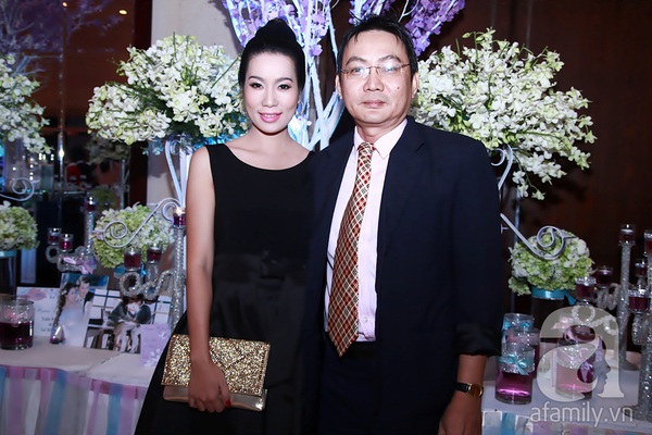 Vân Trang đưa người yêu điển trai tới dự tiệc cưới Lê Khánh 15