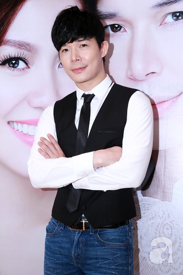 Nathan Lee quấn qu&yacute;t 