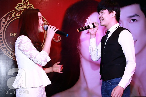 Nathan Lee quấn qu&yacute;t 