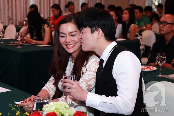 Nathan Lee quấn qu&yacute;t 