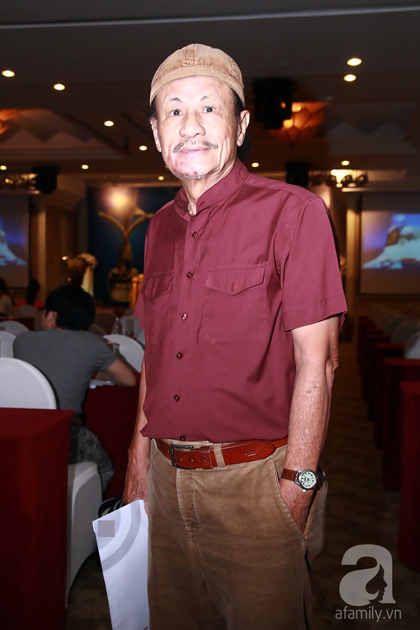 Trương Ngọc &Aacute;nh trẻ trung s&aacute;nh đ&ocirc;i b&ecirc;n 