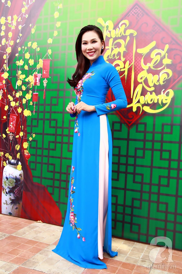 Hồ Ngọc Hà diện áo dài họa tiết độc đáo nổi bật giữa dàn sao Việt 7
