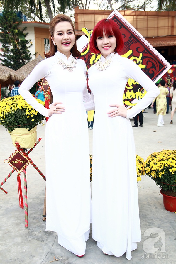 Hồ Ngọc Hà diện áo dài họa tiết độc đáo nổi bật giữa dàn sao Việt 19