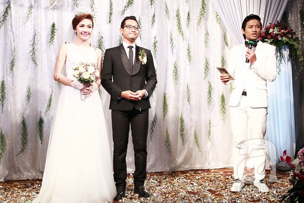 Huỳnh Đông ôm Ái Châu bật khóc trong lễ cưới 7