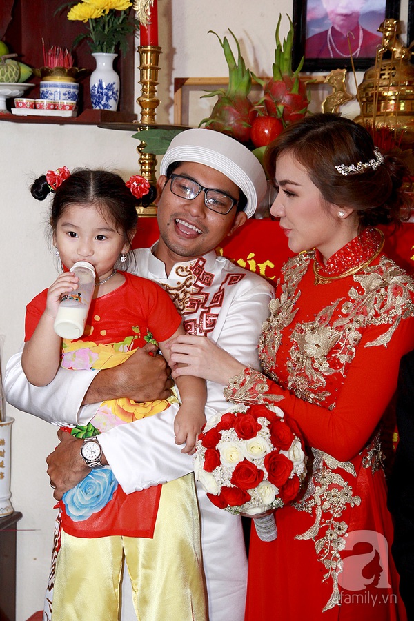 Huỳnh Đông không ngừng khoá môi Ái Châu trong ngày cưới 14