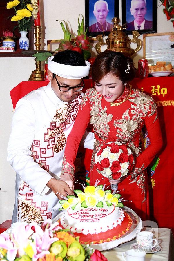 Huỳnh Đông không ngừng khoá môi Ái Châu trong ngày cưới 17