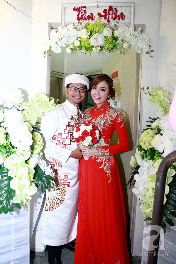 Huỳnh Đông không ngừng khoá môi Ái Châu trong ngày cưới 19