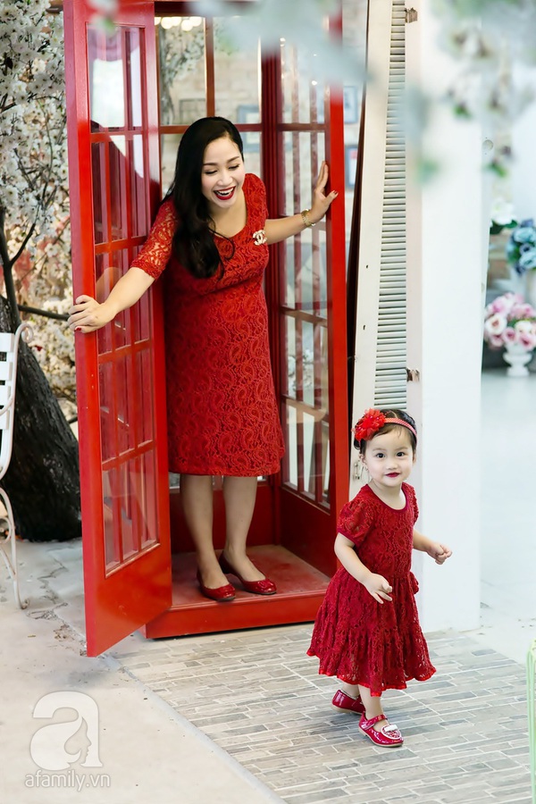 Ngắm bộ ảnh cực dễ thương của "bà bầu" Ốc Thanh Vân và con gái  13