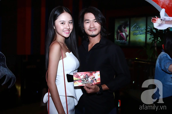 Khởi My trẻ trung, Diễm My 9X gợi cảm khoe vai trần  6