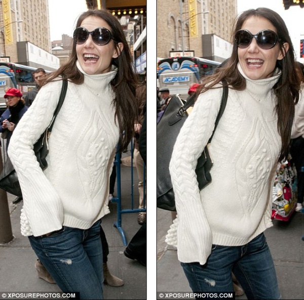 Katie Holmes cười sảng kho&aacute;i tr&ecirc;n phố 2