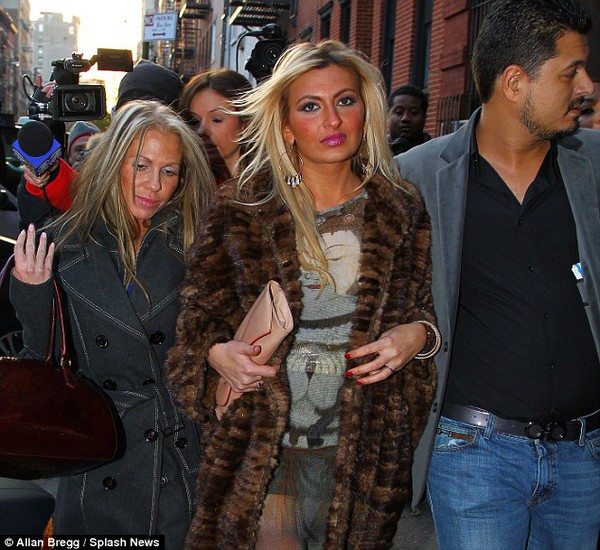 Lindsay Lohan lại bị bắt v&igrave; tội h&agrave;nh hung 3