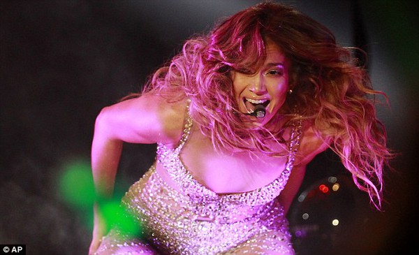 Jennifer Lopez m&ecirc; hoặc kh&aacute;n giả Thượng Hải 3