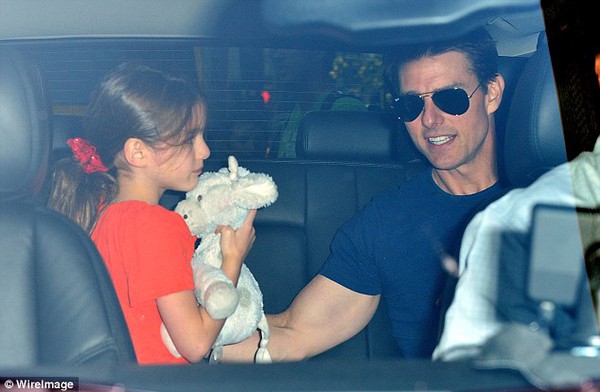 Suri Cruise đã được đoàn tụ với bố 1