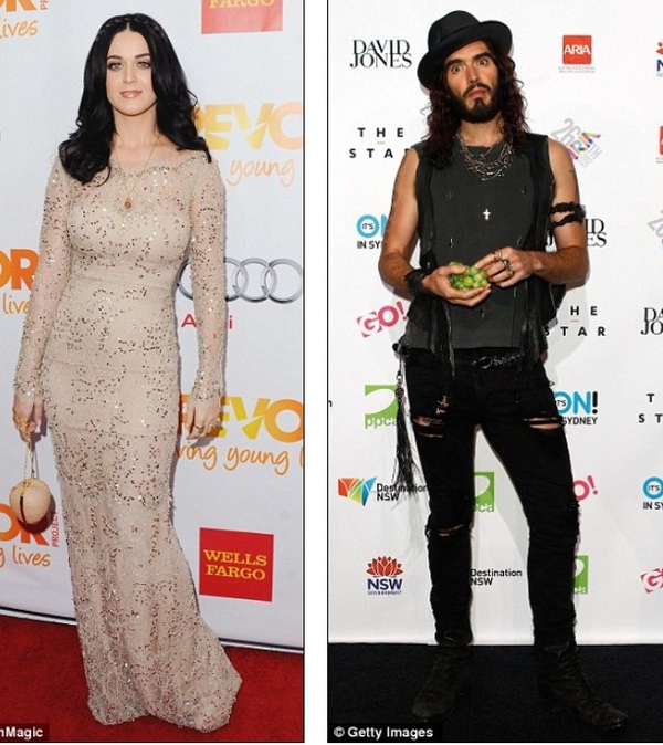 Katy Perry trốn gầm b&agrave;n để tr&aacute;nh gặp chồng cũ 1