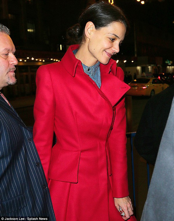 Bố mẹ Katie Holmes đi xem con g&aacute;i diễn kịch 3