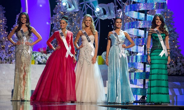 Cô gái thích bánh đậu xanh VN đăng quang Hoa hậu Hoàn vũ  35