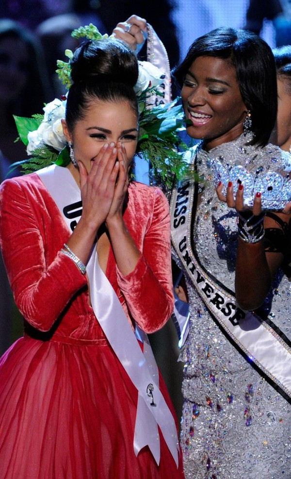 Cô gái thích bánh đậu xanh VN đăng quang Hoa hậu Hoàn vũ  2
