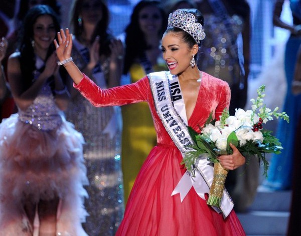 Cô gái thích bánh đậu xanh VN đăng quang Hoa hậu Hoàn vũ  5