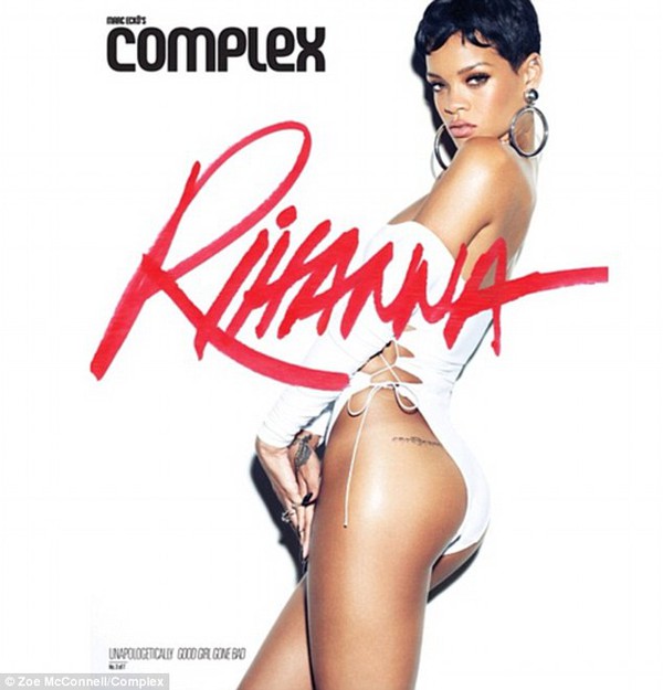 Rihanna khoe th&acirc;n h&igrave;nh 