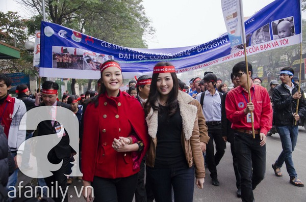 Á hậu Tú Anh, Hoàng Anh ngày càng thân thiết 2