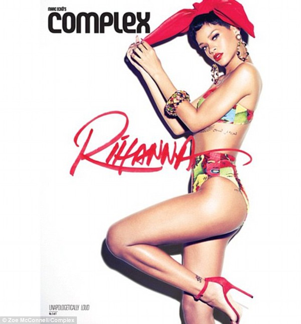 Rihanna khoe th&acirc;n h&igrave;nh 