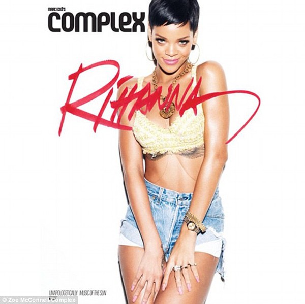 Rihanna khoe th&acirc;n h&igrave;nh 