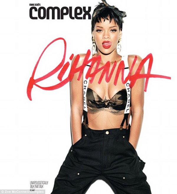 Rihanna khoe th&acirc;n h&igrave;nh 