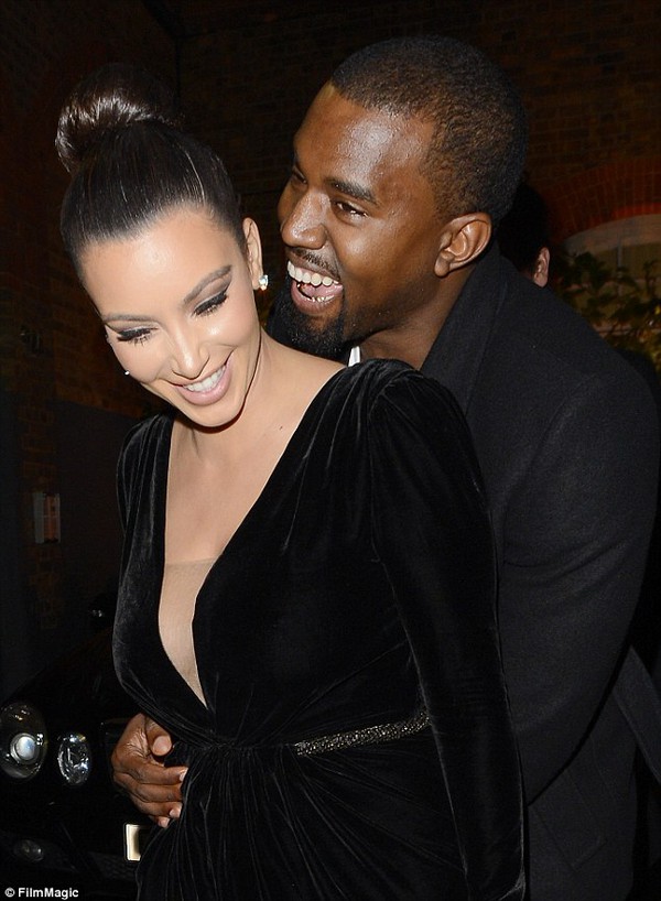 Kim Kardashian và Kanye West đang mong chờ 1 bé gái 1