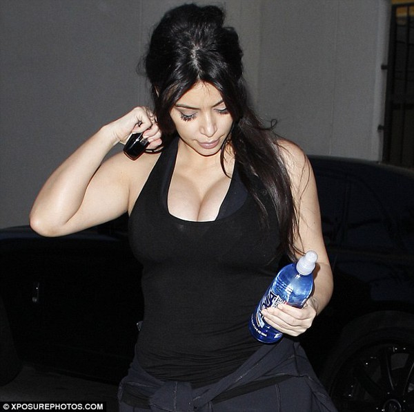Kim Kardashian khóc nức nở vì sợ bị sẩy thai 2