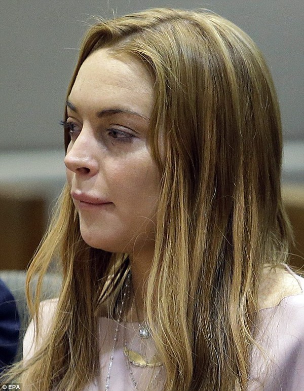 Lindsay Lohan tiếp tục phải đi cai nghiện 1